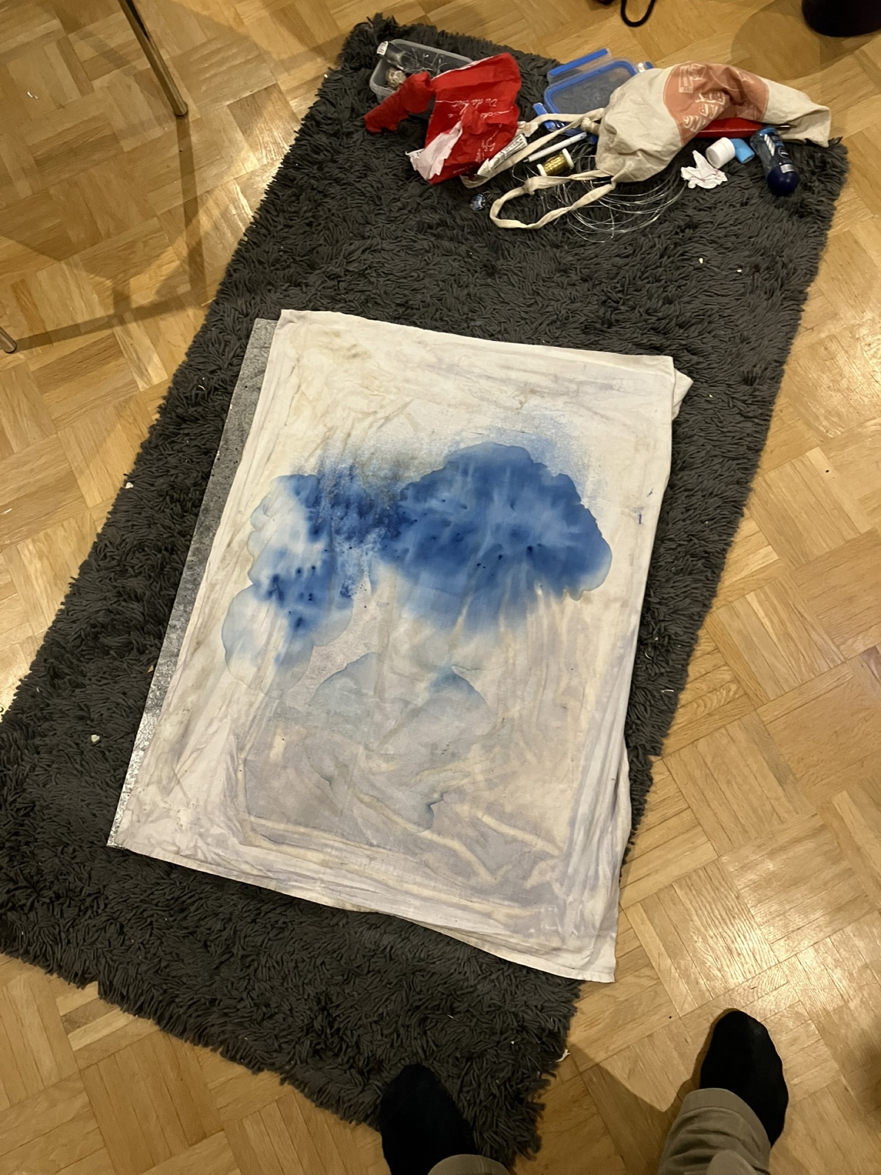 Painting the Kotti background with blue algae